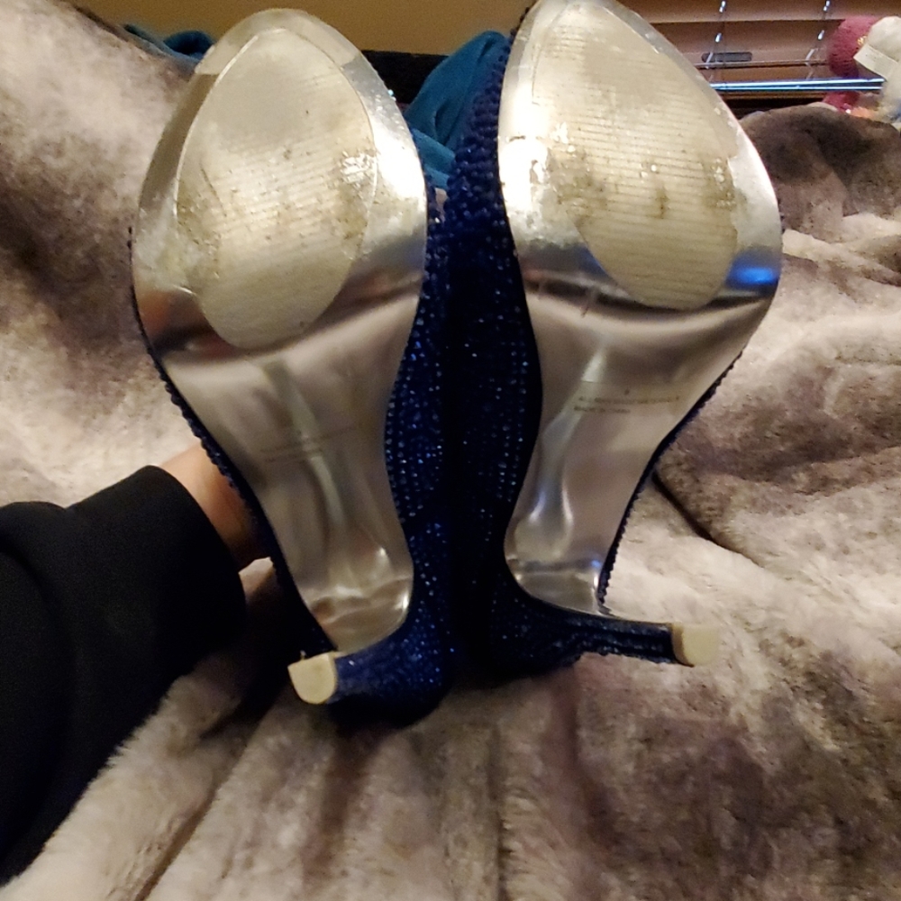 Heels - Picture 3 of 3